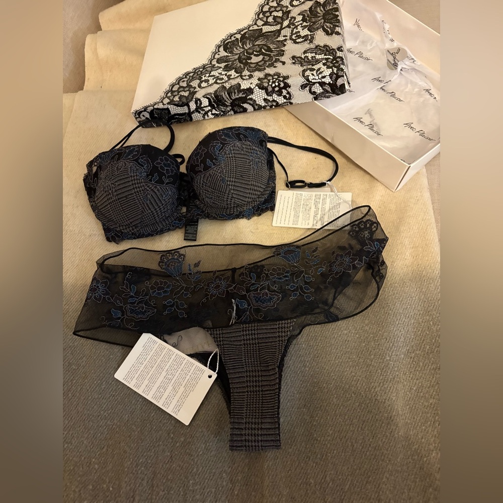 NWT La Perla Black Lace & Blue Embroidered Bra and Mesh Thong Set S 36B $$$